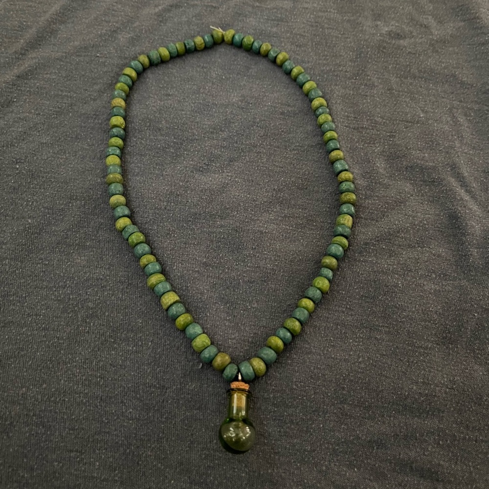 Green jar necklace with wooden beads